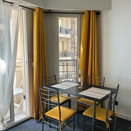 Sea View By The Beach, Centre, Seafront, Parking Apartament