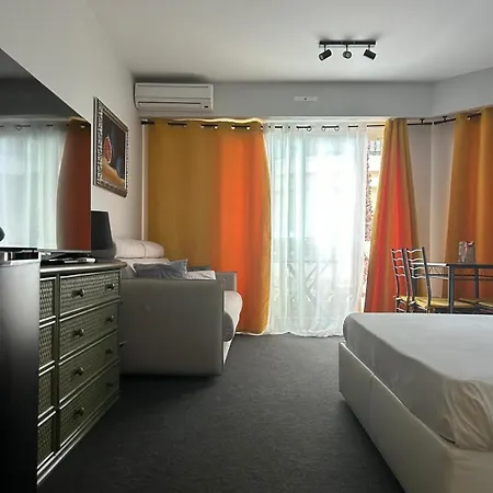 דירה Sea View By The Beach, Centre, Seafront, Parking מנטון
