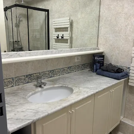 דירה Sea View By The Beach, Centre, Seafront, Parking *