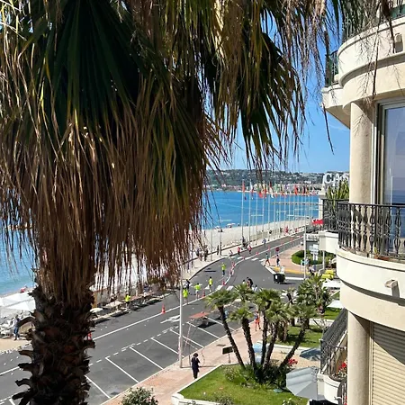 Sea View By The Beach, Centre, Seafront, Parking דירה