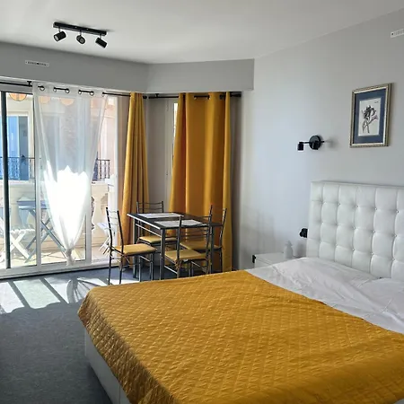 Sea View By The Beach, Centre, Seafront, Parking מנטון