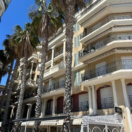 Sea View By The Beach, Centre, Seafront, Parking דירה *