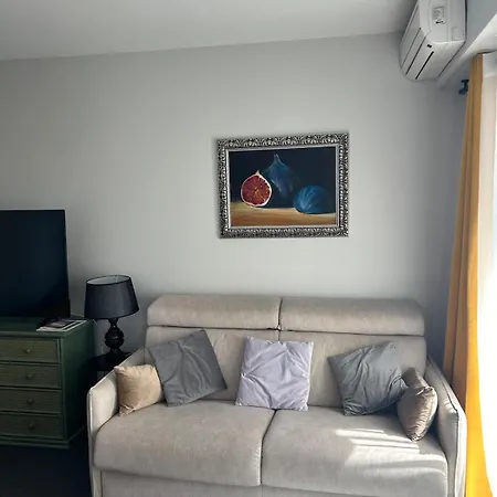 Sea View By The Beach, Centre, Seafront, Parking מנטון
